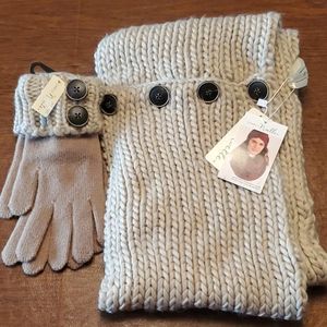 Matching scarf & glove set!